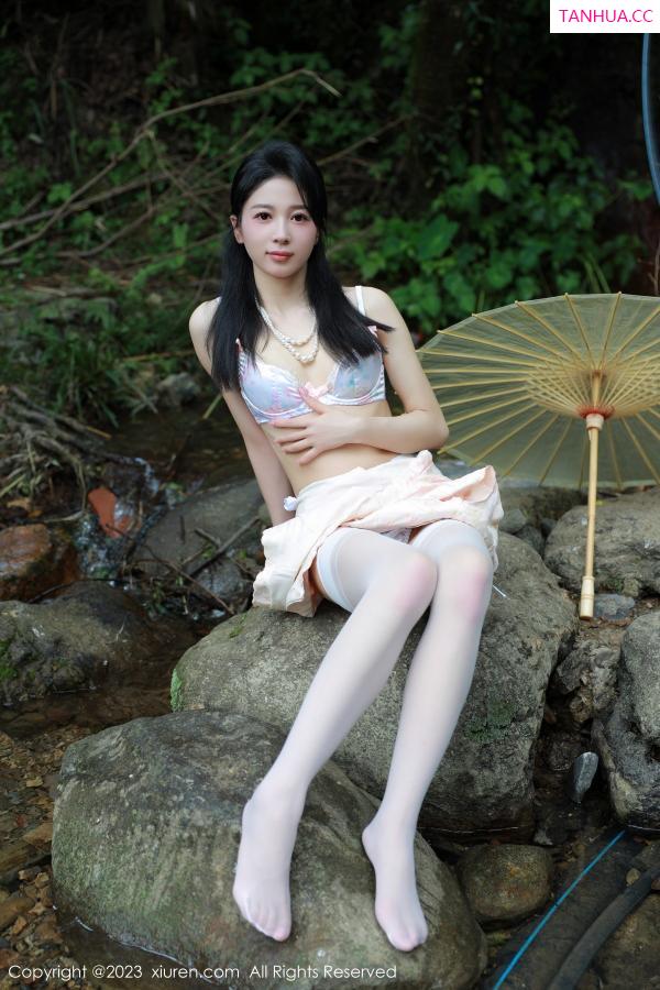 糖豆  [XiuRen]高清写真图 2023.08.15 No.7234 糖豆sisi 旗袍美腿第21张图片